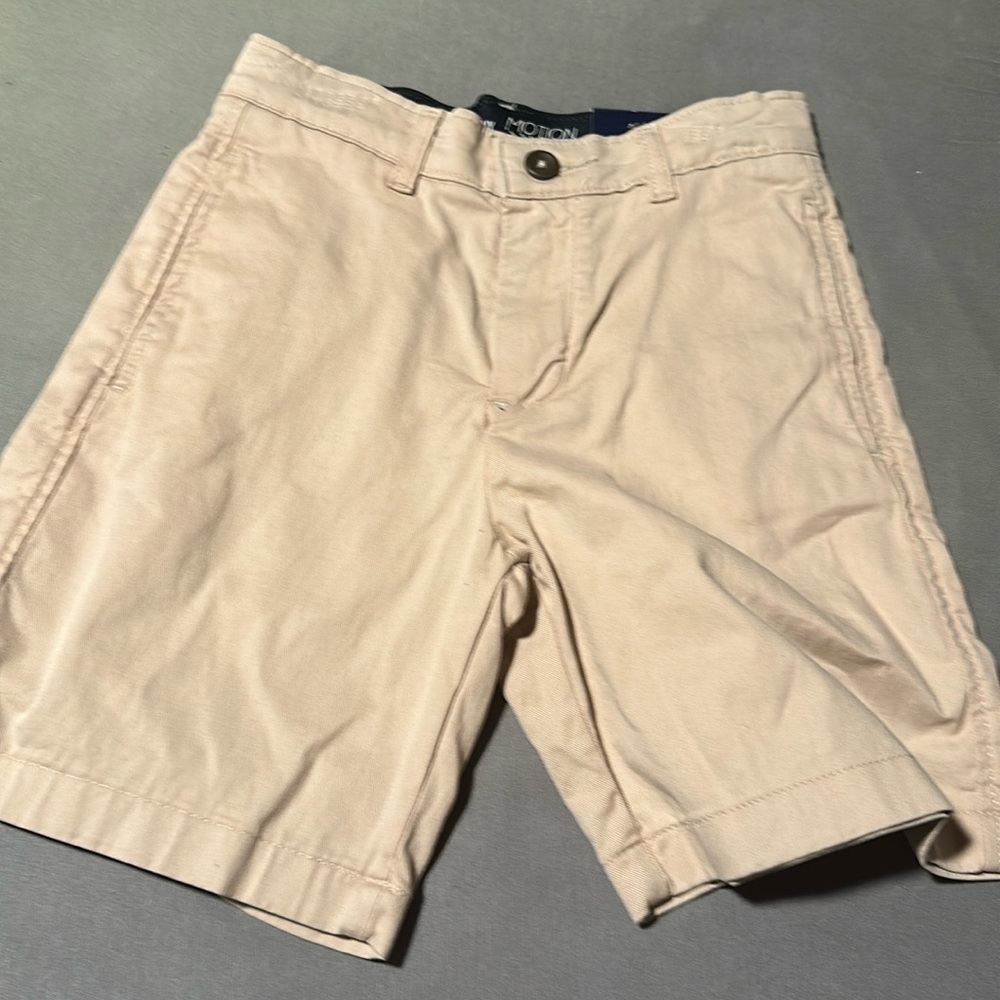 Crown & Ivy khaki Motion Flex shorts Size 10R NWT